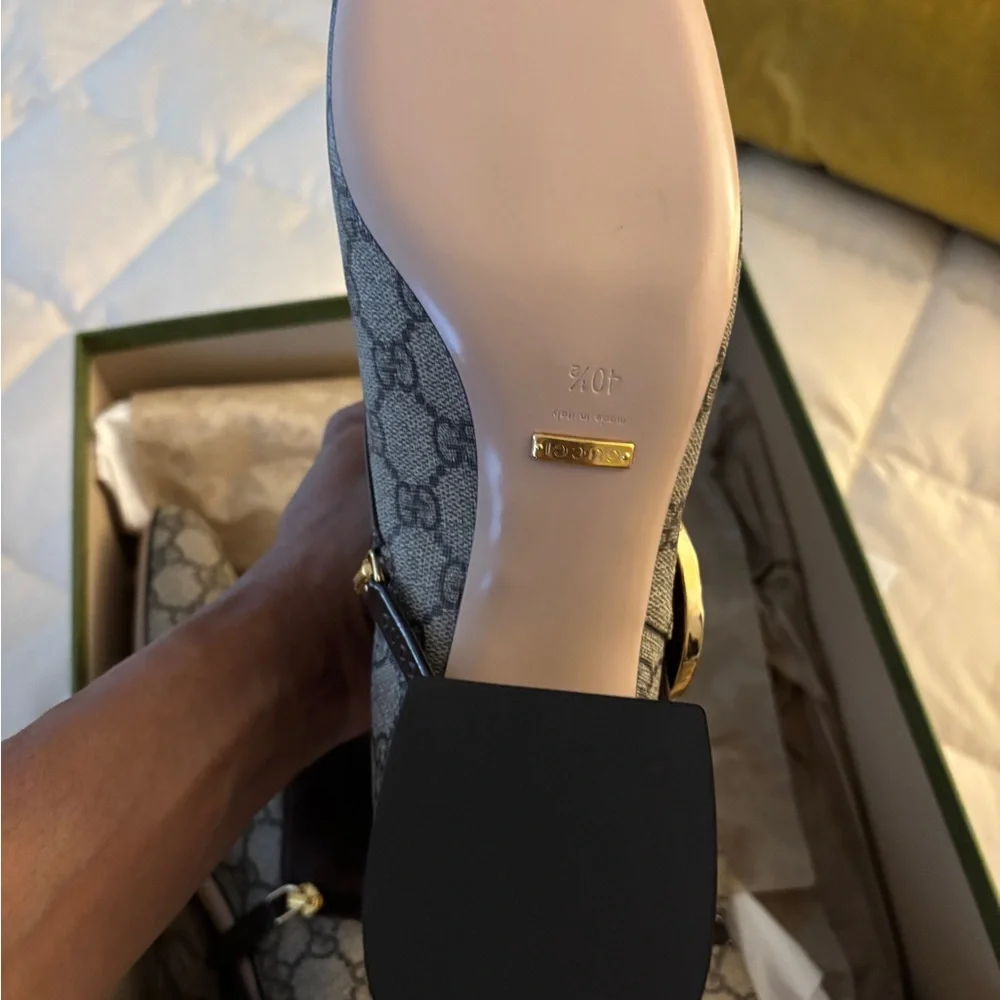 Gucci Gray Monogram Bag with Gold Buckle - Picture 2 of 5